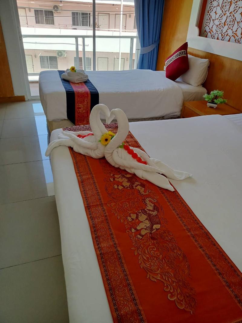 T & C Hotel Patong Beach By Zuzu - Oda