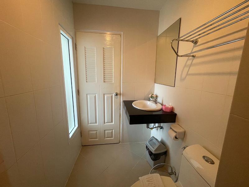 T & C Hotel Patong Beach By Zuzu - Oda