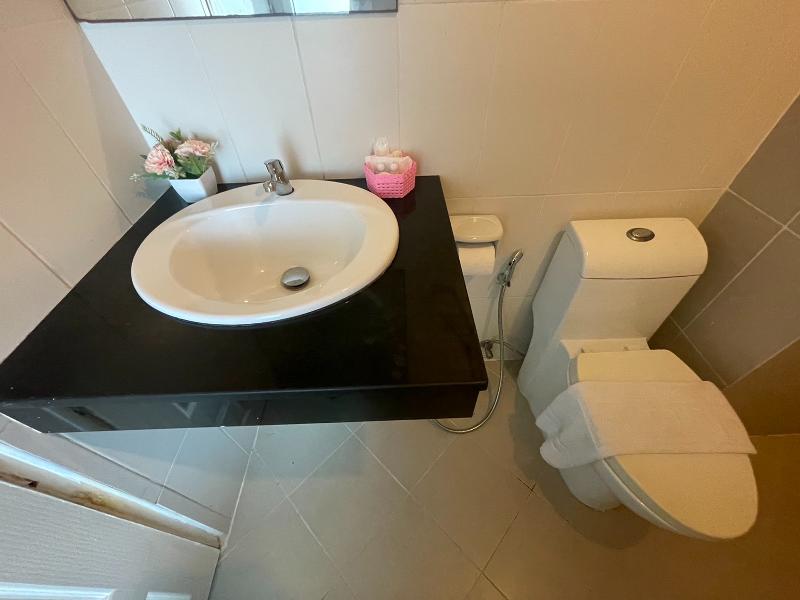 T & C Hotel Patong Beach By Zuzu - Oda