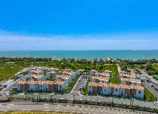 Pareus Beach Resort