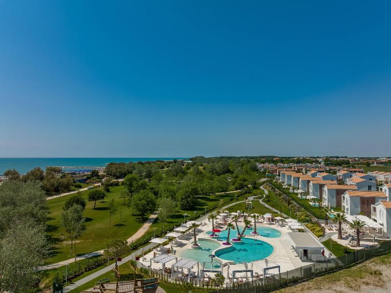 Pareus Beach Resort - Genel