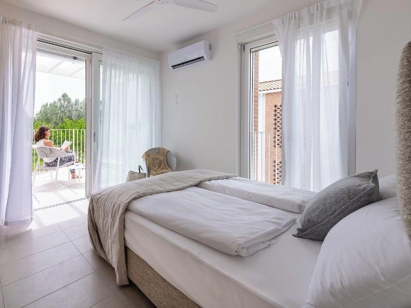 Pareus Beach Resort - Oda