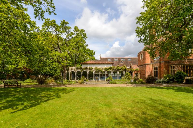 Warren House Hotel - Genel