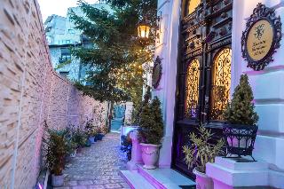 Conacul Coroanei Luxury Boutique