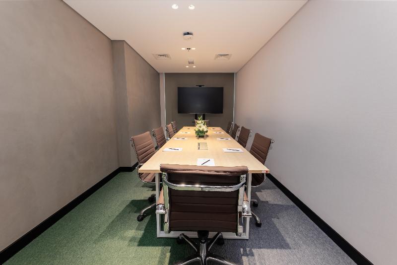 Holiday Inn Dubai Village Circle by IHG - Toplantı