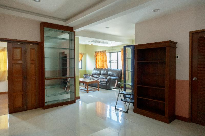 Upar Hotels Silom Near Mahanakhon - Oda