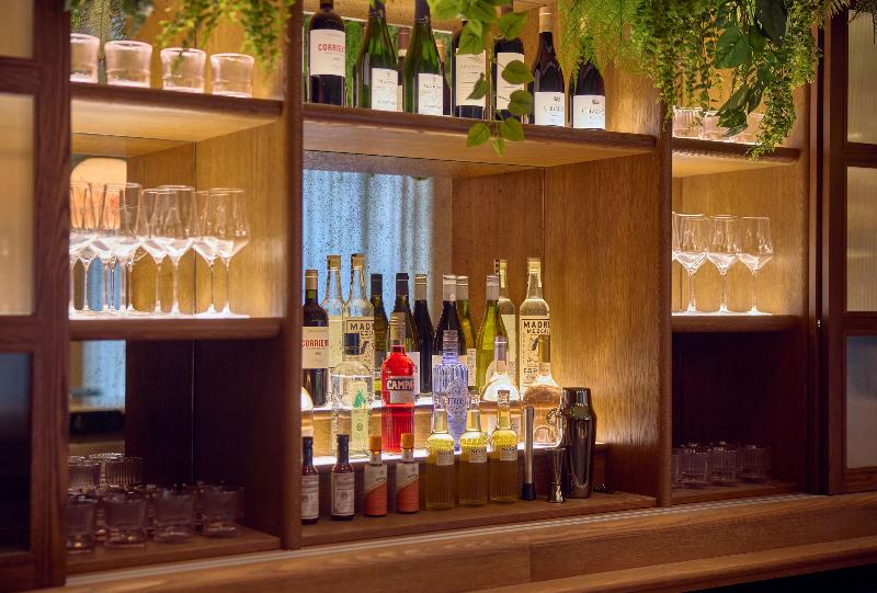 The July London Victoria - Bar