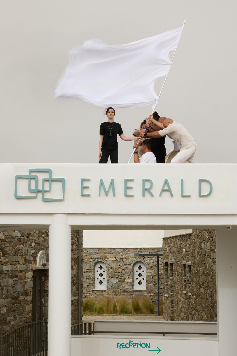 Emerald Tinos - Genel