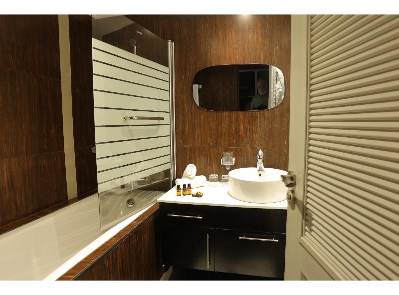 Playa Del Pacha Suites Hotel - Oda
