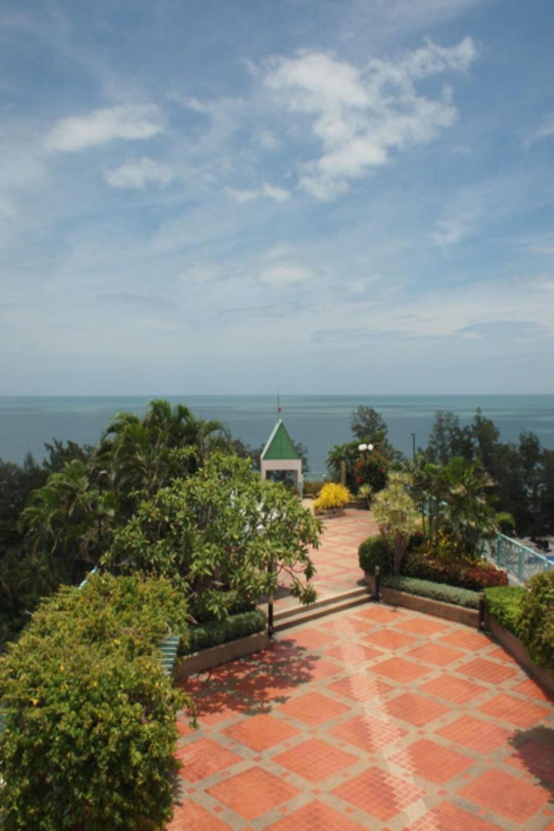 Long Beach Cha Am Hotel - Teras