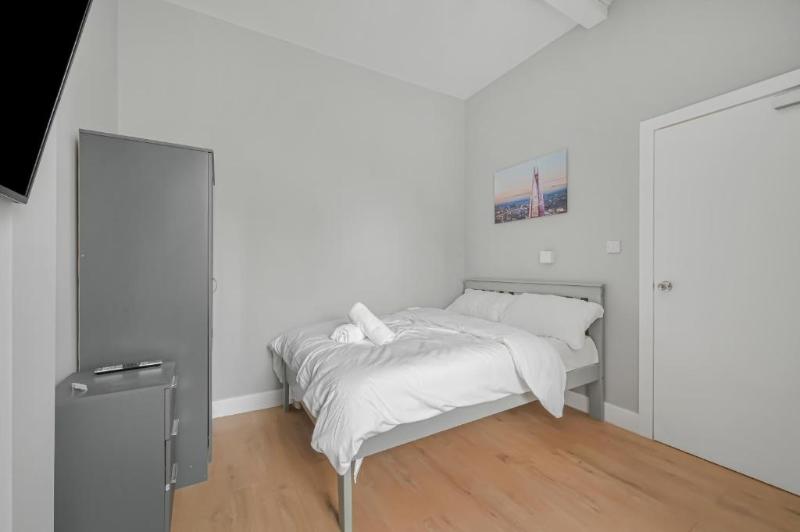 Studio 169 London - Genel