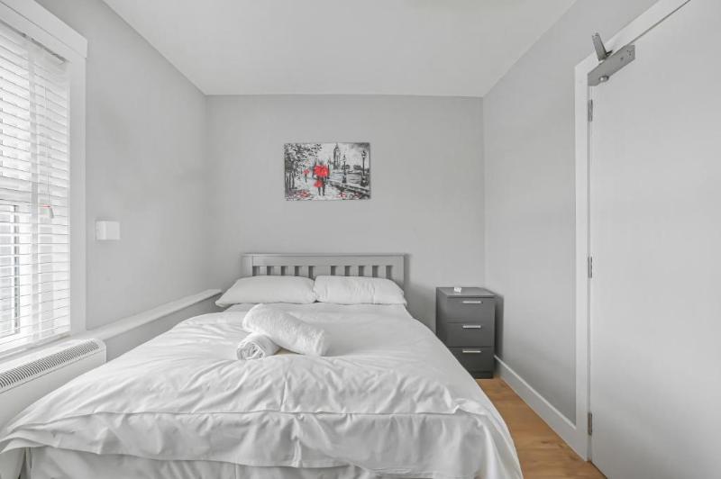 Studio 169 London - Genel