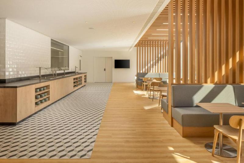Holiday Inn Express & Suites Sion - Lobi