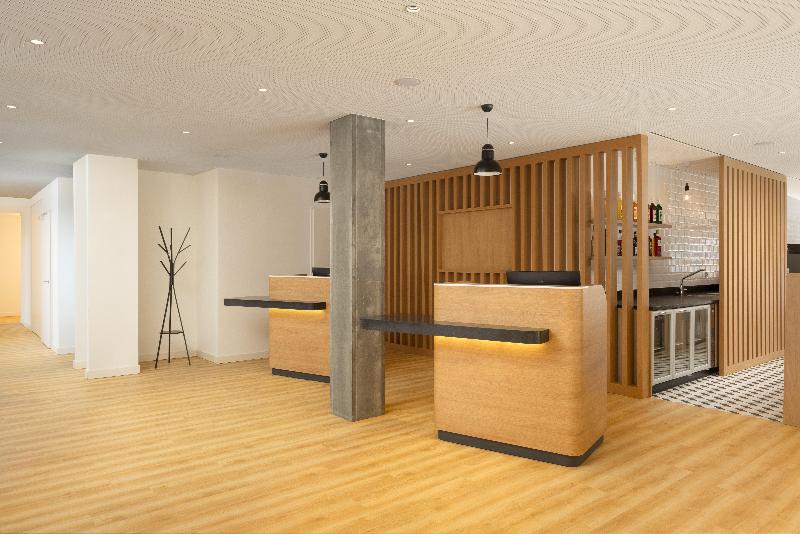 Holiday Inn Express & Suites Sion - Lobi