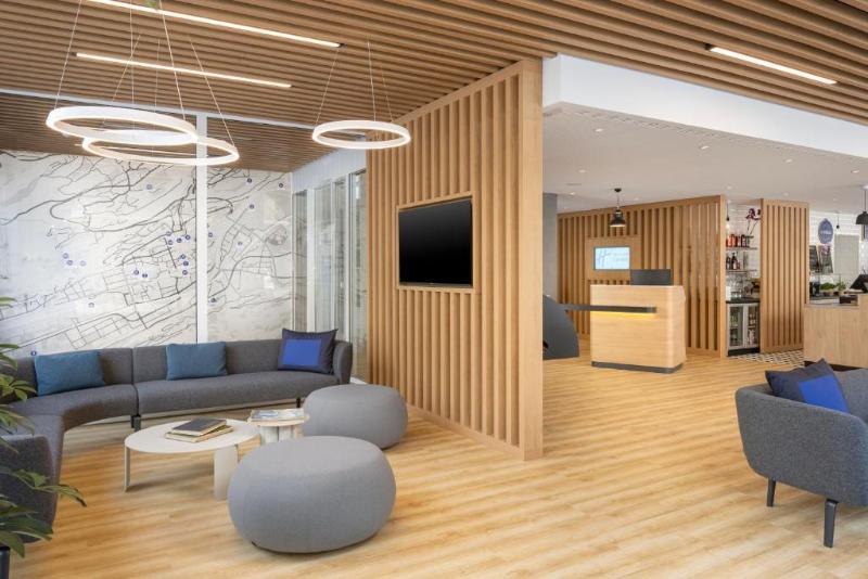Holiday Inn Express & Suites Sion - Lobi