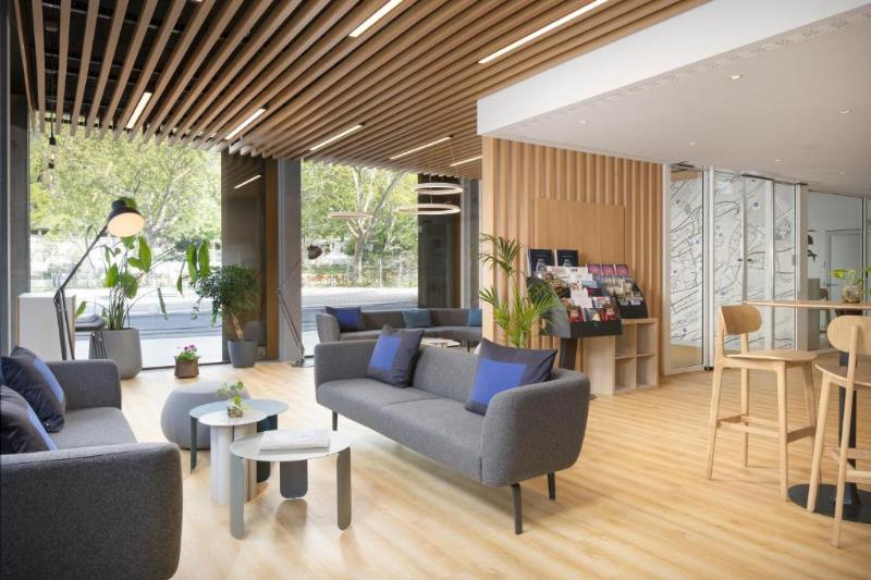 Holiday Inn Express & Suites Sion - Lobi