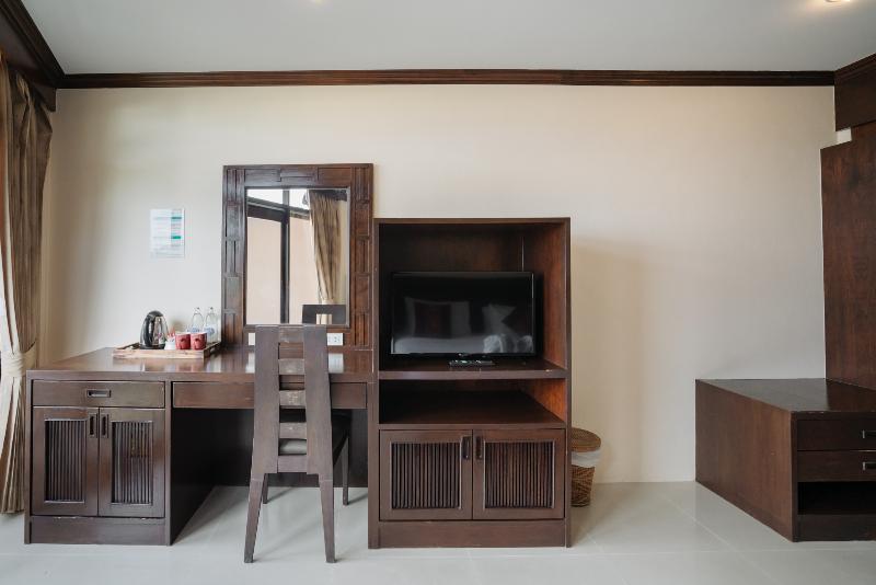 Club Bamboo Boutique Patong Beach Resort - Oda