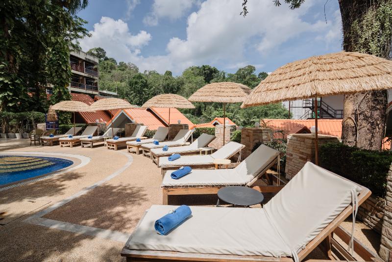Club Bamboo Boutique Patong Beach Resort - Havuz