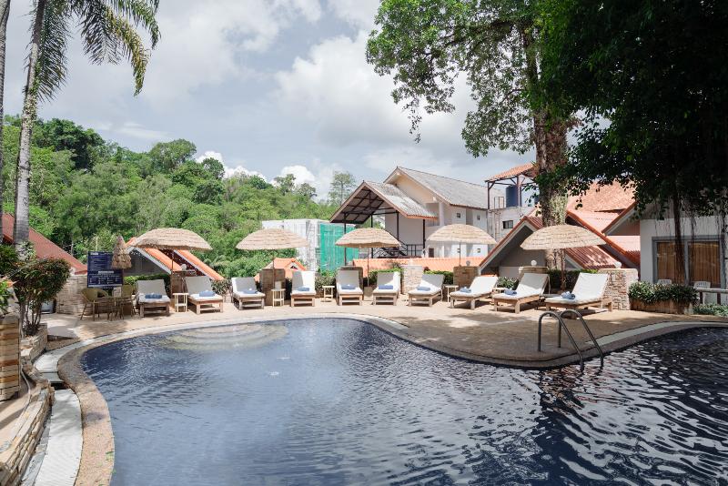 Club Bamboo Boutique Patong Beach Resort - Havuz