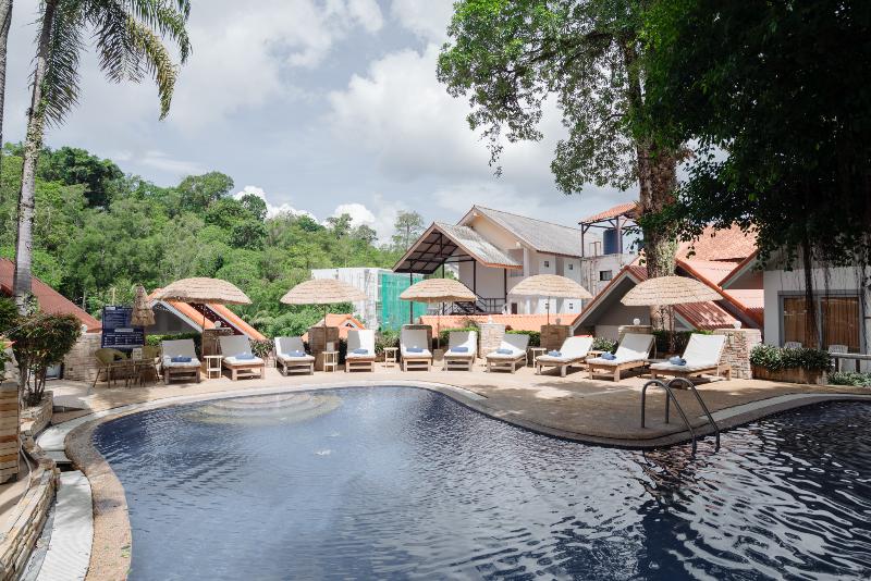 Club Bamboo Boutique Patong Beach Resort - Havuz