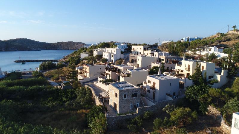 Syra Suites - Genel