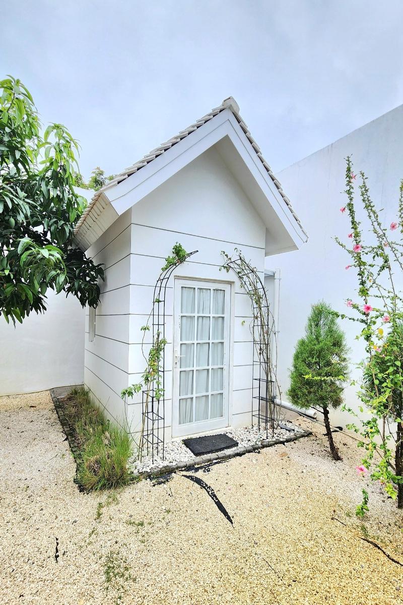 Floraison Living Villa Yogyakarta By Zuzu - Genel