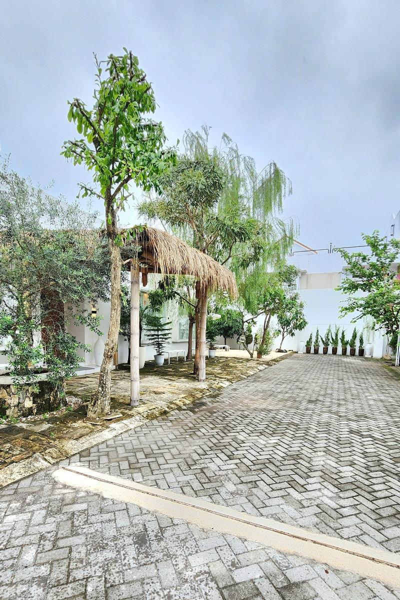 Floraison Living Villa Yogyakarta By Zuzu - Genel