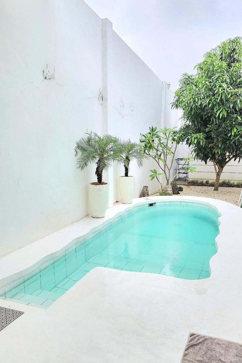 Floraison Living Villa Yogyakarta By Zuzu - Havuz
