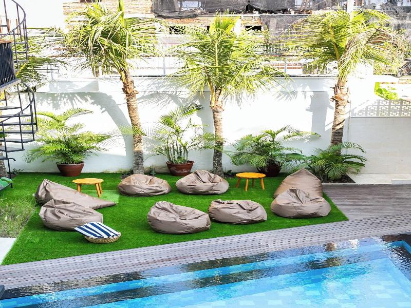 Coco & Pineapple Pants Hostel By Zuzu - Lobi