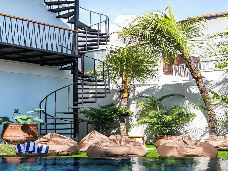 Coco & Pineapple Pants Hostel By Zuzu - Lobi
