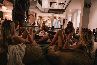 Coco & Pineapple Pants Hostel By Zuzu fotoÄŸrafÄ±