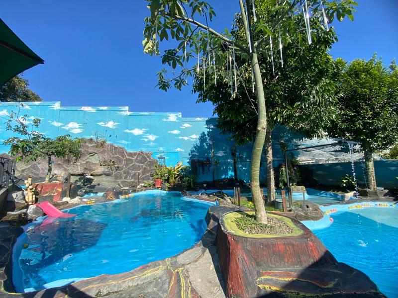 D’Royale Tapos Resort Bogor By Zuzu - Havuz