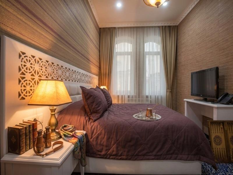 Seven Gates Hotel - Oda