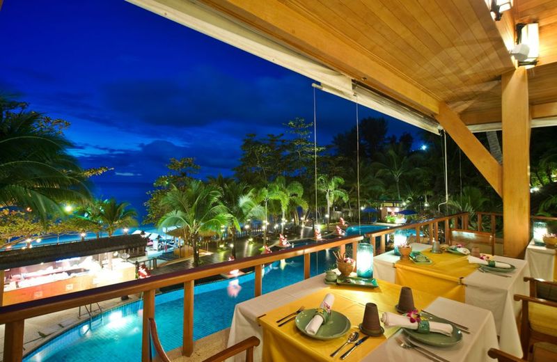 Andaman White Beach Resort (SHA Plus+) - Restoran