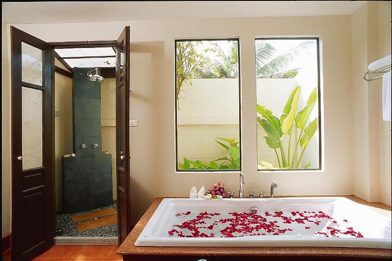 The Old Phuket Karon Beach Resort - Genel