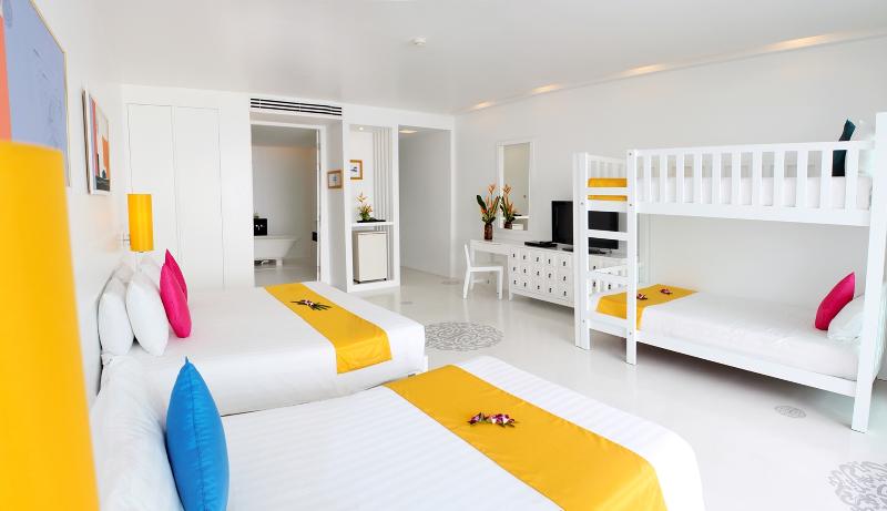 The Old Phuket Karon Beach Resort - Oda