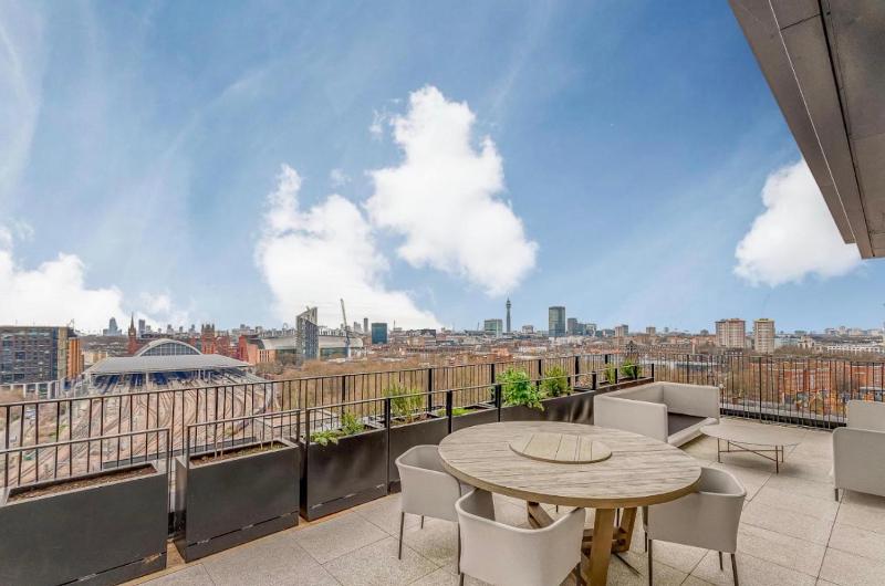 StayCozy Apartments in Kings Cross - Teras