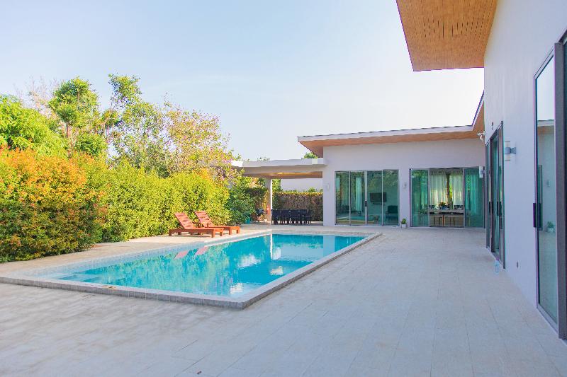Alhambra Pool Villas & Pool Access Rooms - Genel