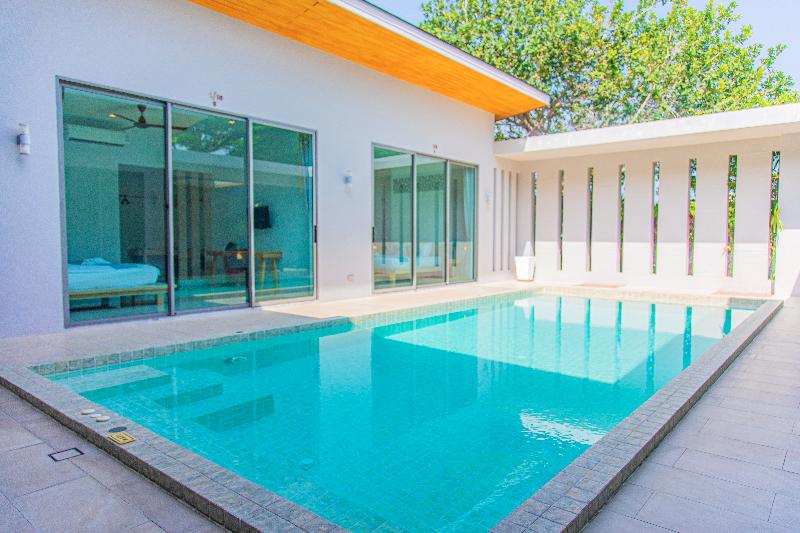 Alhambra Pool Villas & Pool Access Rooms - Oda