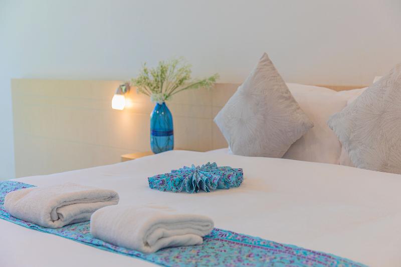 Alhambra Pool Villas & Pool Access Rooms - Oda