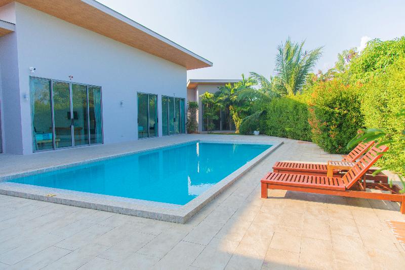Alhambra Pool Villas & Pool Access Rooms - Oda