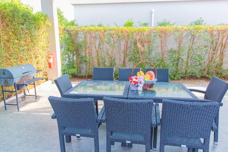 Alhambra Pool Villas & Pool Access Rooms - Oda