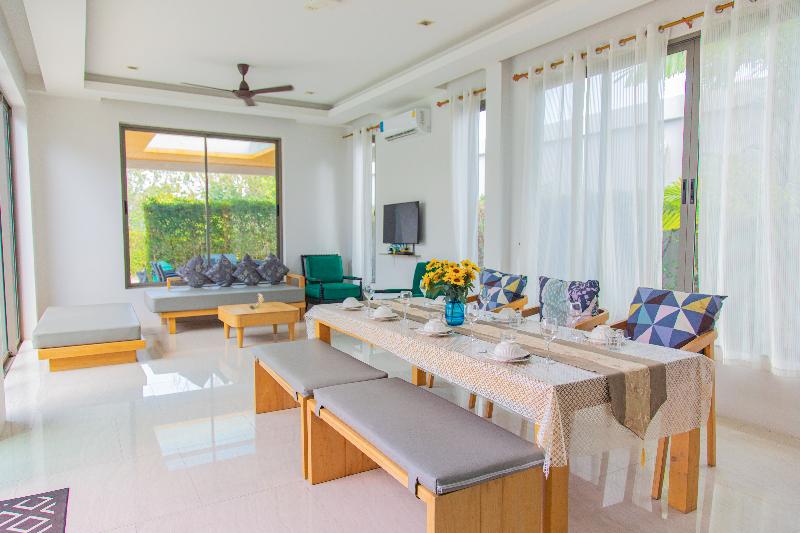 Alhambra Pool Villas & Pool Access Rooms - Oda