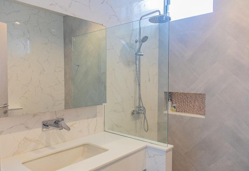 Alhambra Pool Villas & Pool Access Rooms - Oda