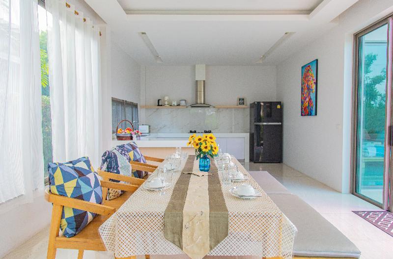 Alhambra Pool Villas & Pool Access Rooms - Oda