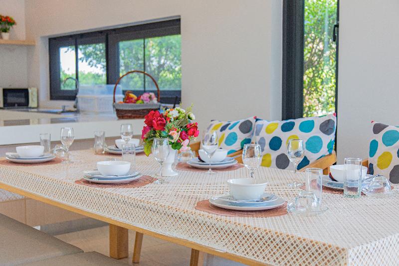 Alhambra Pool Villas & Pool Access Rooms - Oda
