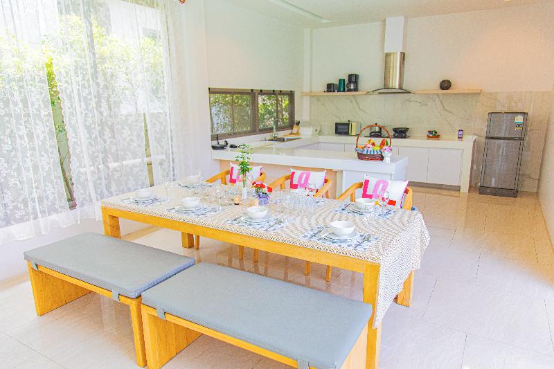 Alhambra Pool Villas & Pool Access Rooms - Oda