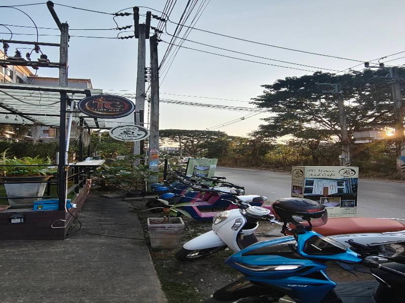 Tc House And Cafe - Teras