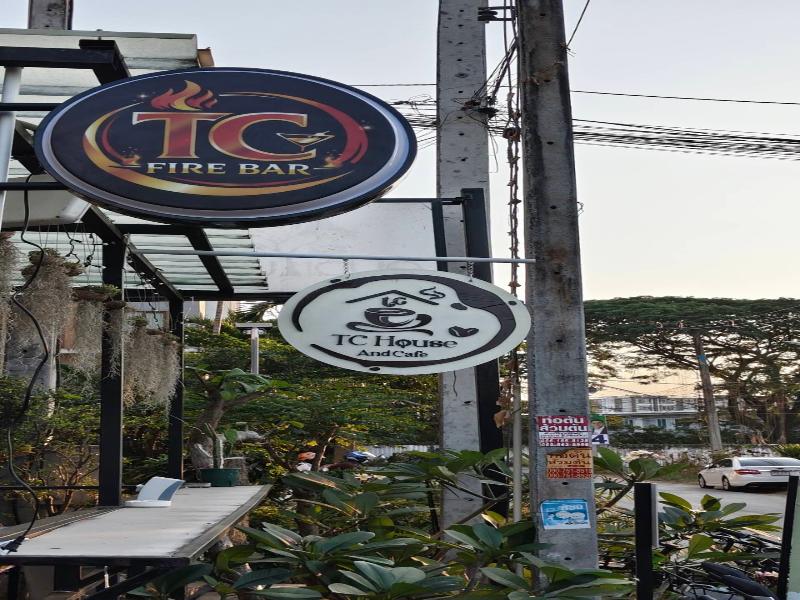 Tc House And Cafe - Teras