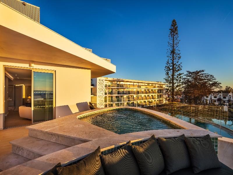 Castelo Suites Hotel - Oda